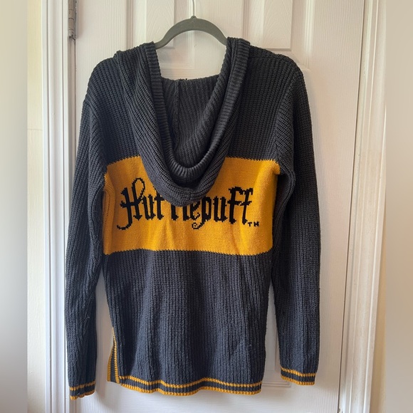 Harry Potter Brand Hufflepuff Sweater Yellow and Gray with Hood Size MD - Picture 2 of 4